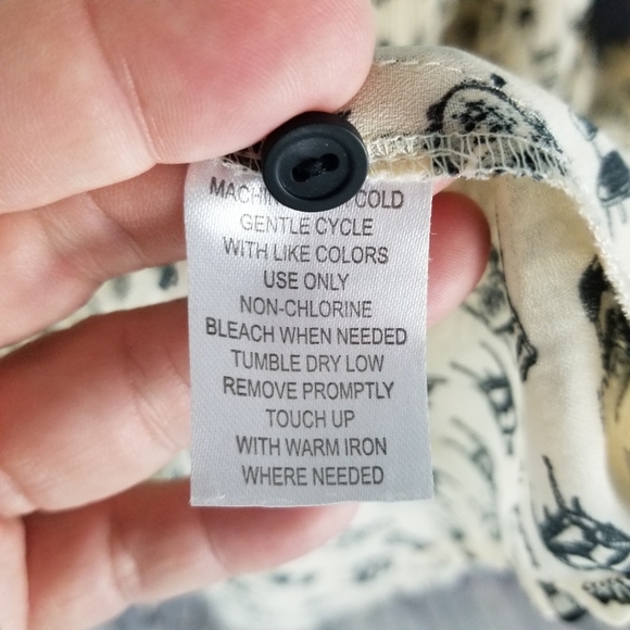 SUNNY LEIGH | shirred v-neck flowy blouse - Picture 5 of 5